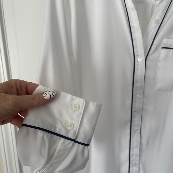 Old Navy White Button Up Shirt With Navy Piping - Picture 5 of 11